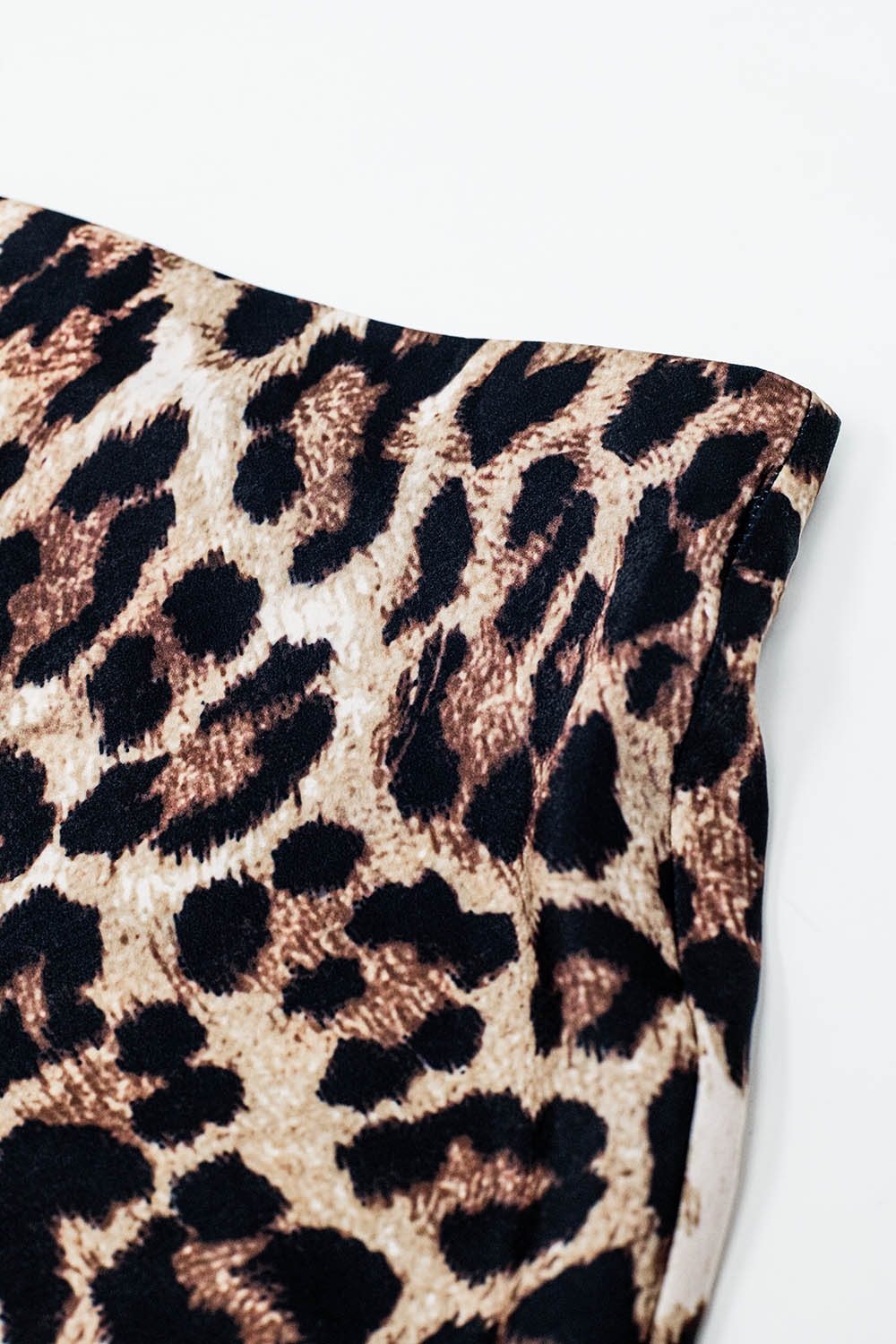 Falda midi acampanada con estampado de leopardo