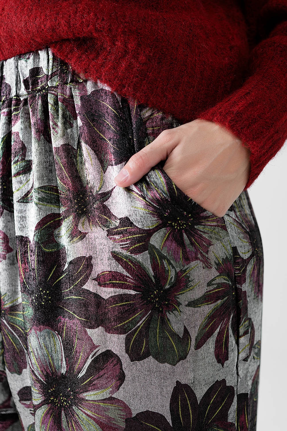 pantalón ancho con estampado floral pantalón ancho con estampado floral