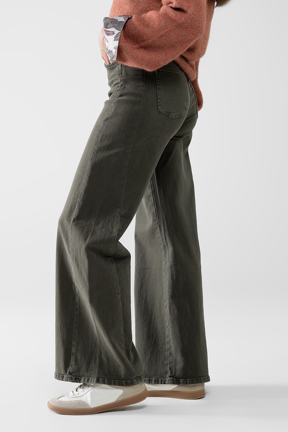 Pantal&oacute;n extra ancho en color verde oliva