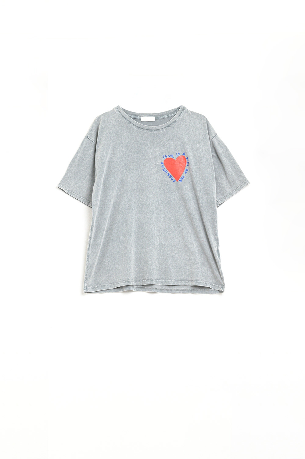 Camiseta gris con diseño de corazón en la parte delantera y trasera Camiseta gris con diseño de corazón en la parte delantera y trasera
