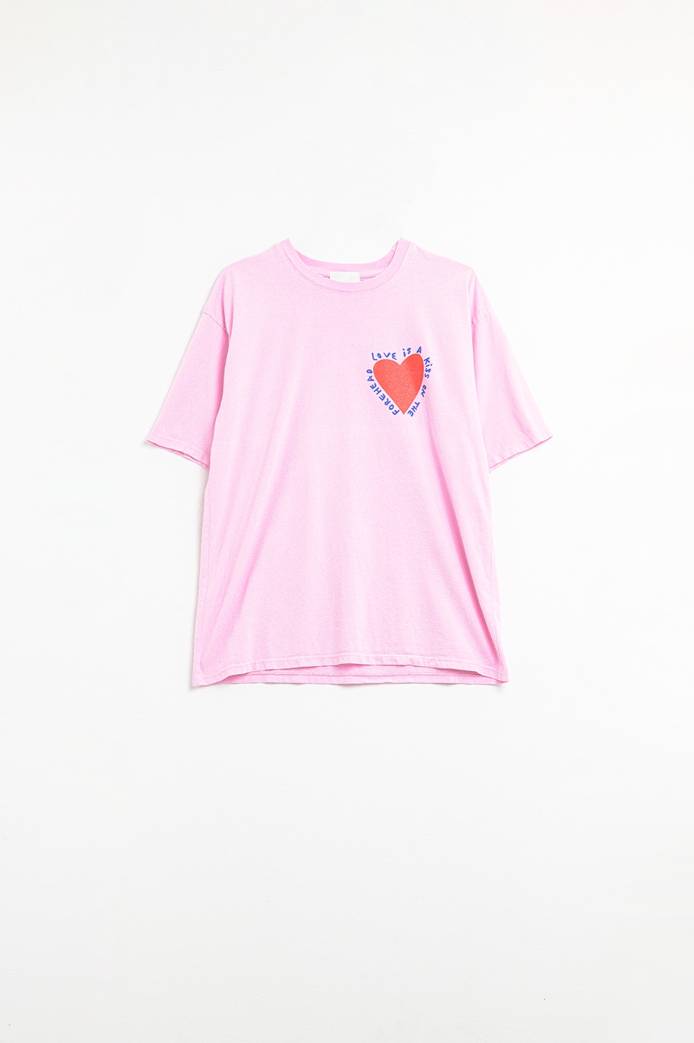 Camiseta Rosa Con Amor es un Beso en la Frente