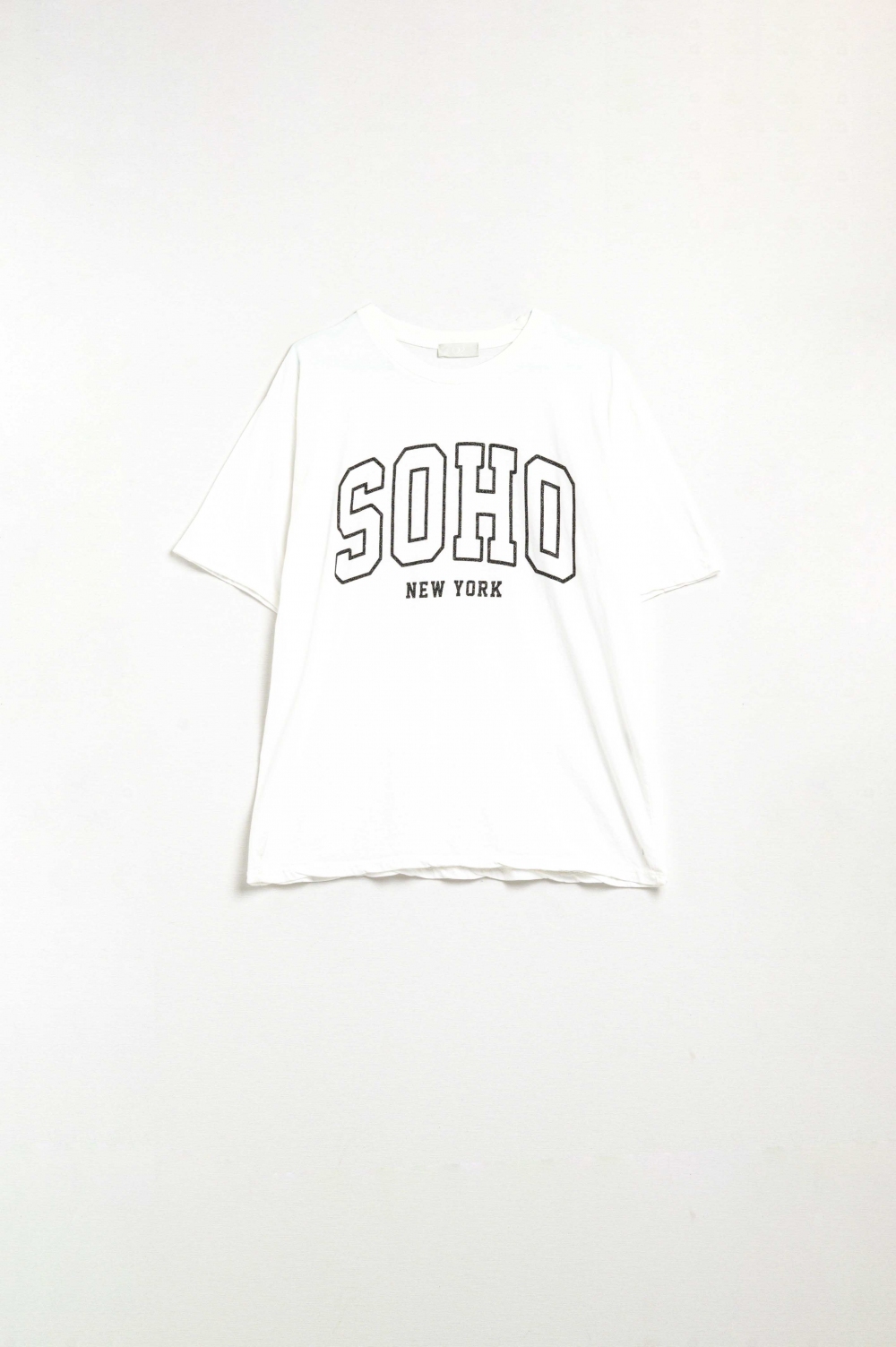 Camiseta blanca oversize con Soho New York en la parte delantera Camiseta blanca oversize con Soho New York en la parte delantera