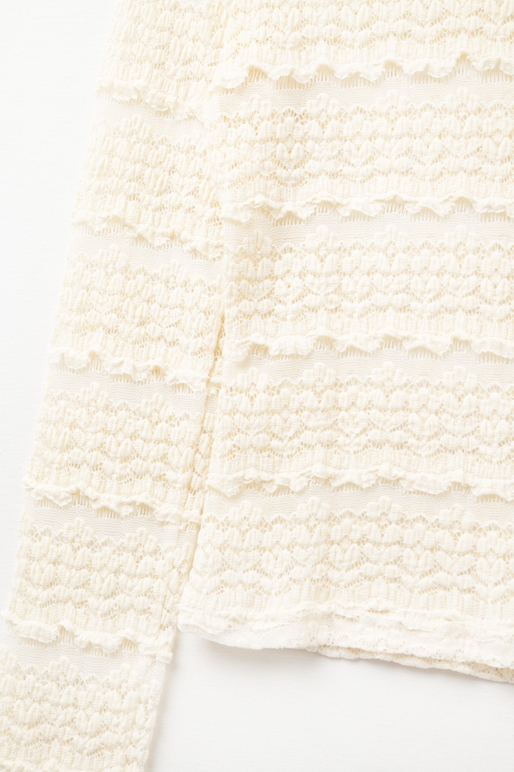 Top de Encaje Floral con Cuello Redondo en Crema