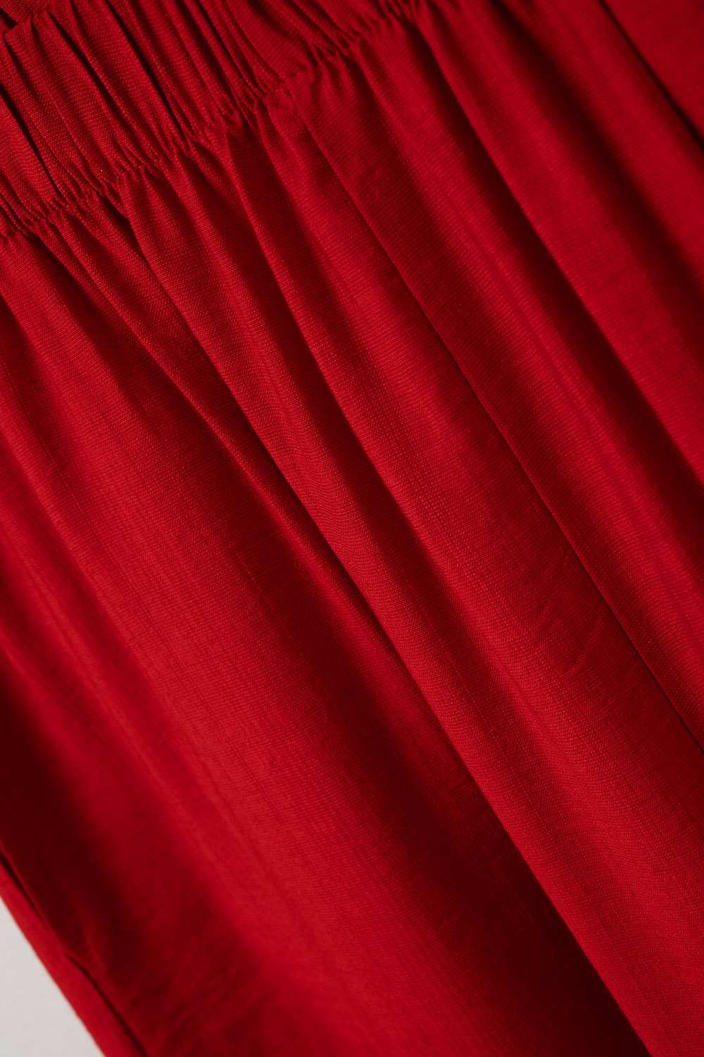 Pantalones veraniegos con cintura elástica y bolsillos en rojo Pantalones veraniegos con cintura elástica y bolsillos en rojo