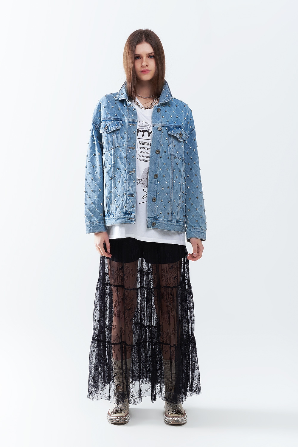 Chaqueta vaquera ancha con pedrería en estampado de rombos Chaqueta vaquera ancha con pedrería en estampado de rombos