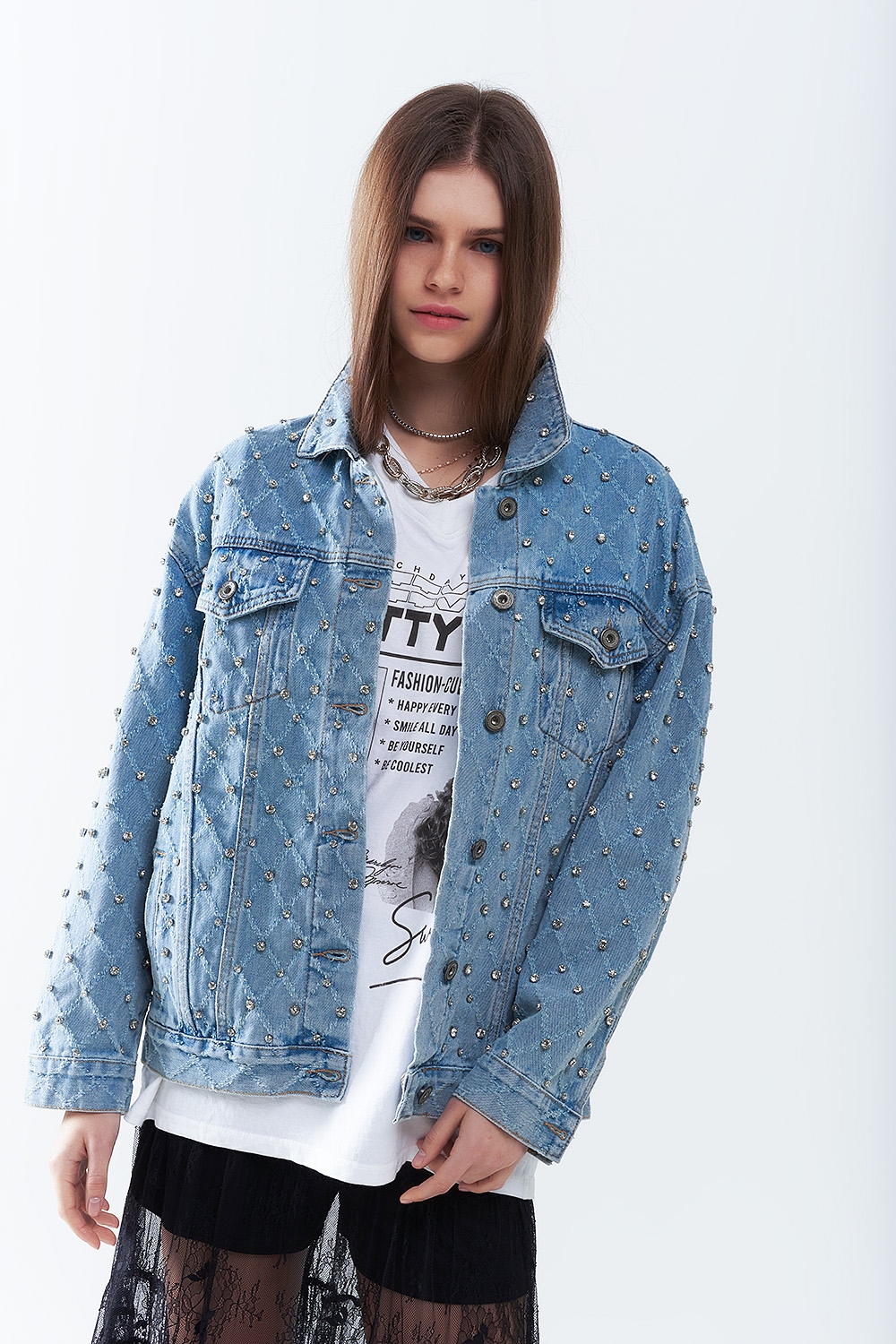 Chaqueta vaquera ancha con pedrería en estampado de rombos Chaqueta vaquera ancha con pedrería en estampado de rombos