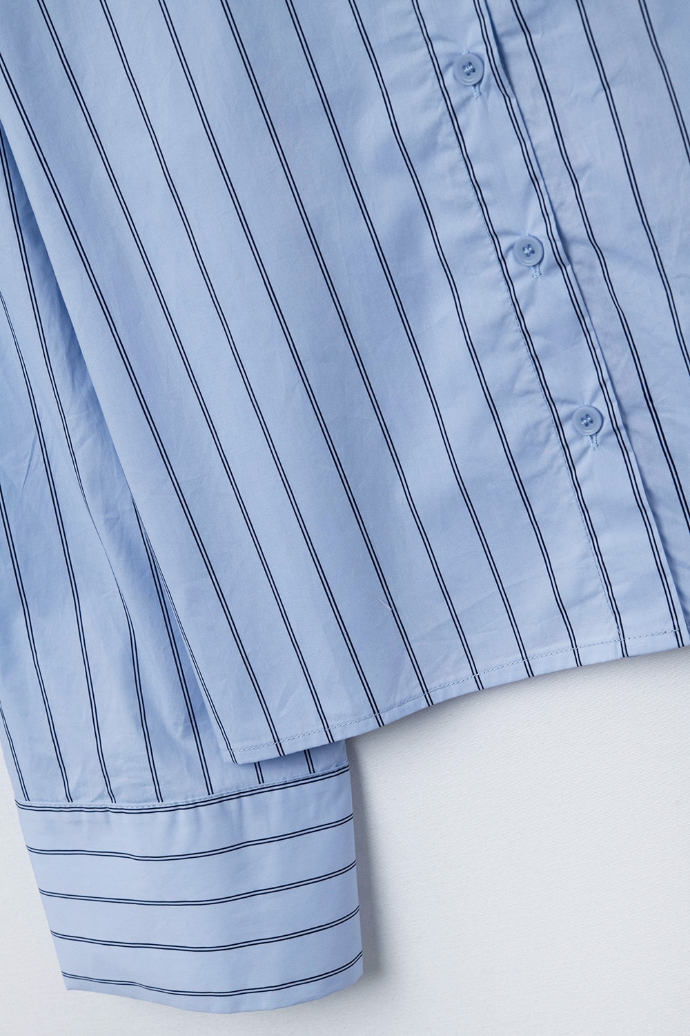 camisa corta de popelina a rayas azules camisa corta de popelina a rayas azules