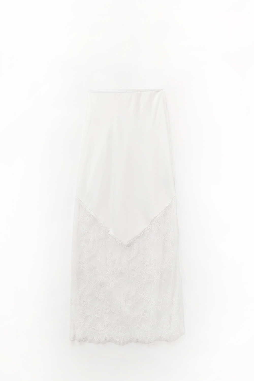 falda de satén blanca con encaje en la parte inferior falda de satén blanca con encaje en la parte inferior