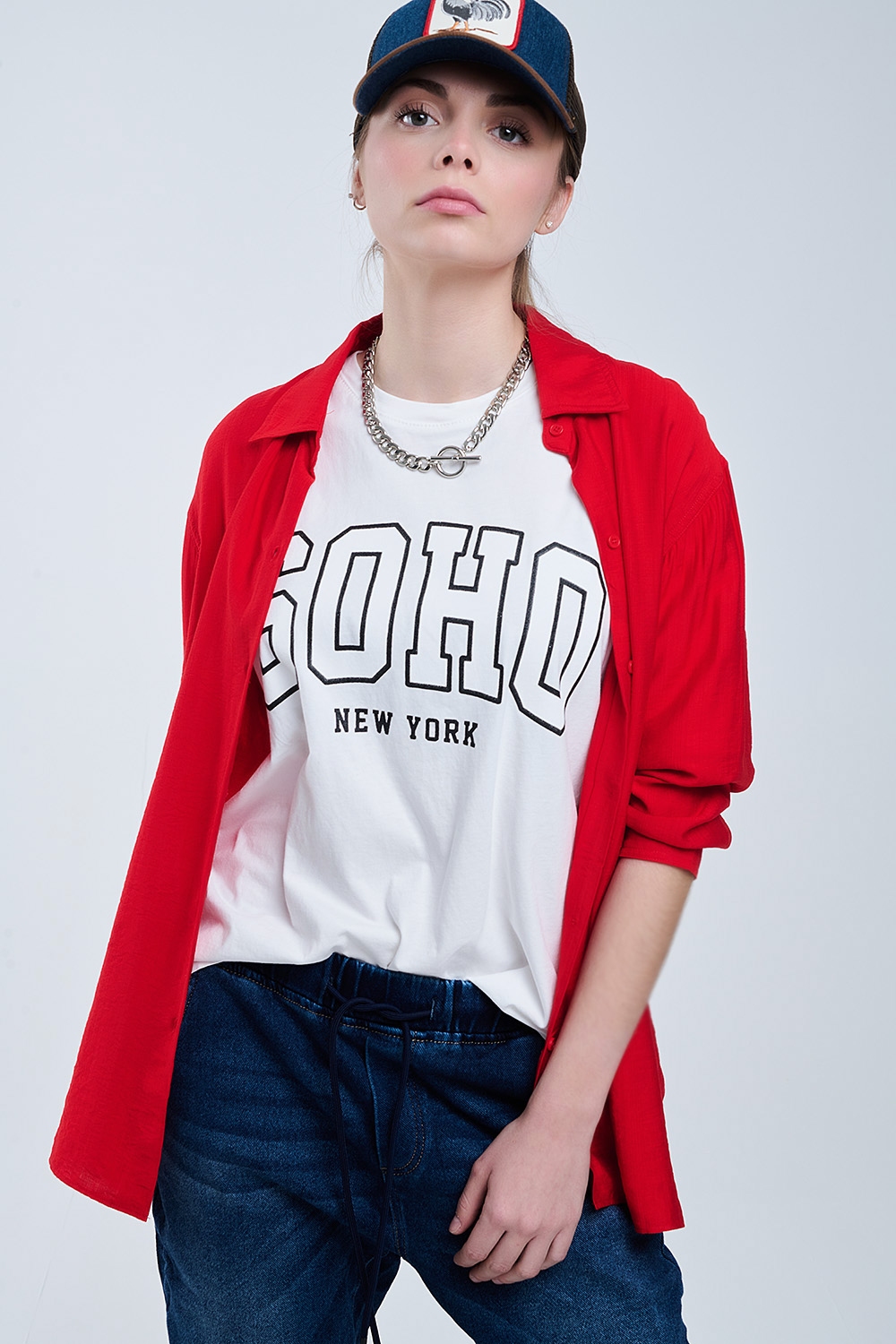 Ajuste relajado Camisa roja Mangas 3/4 y bajo alto Ajuste relajado Camisa roja Mangas 3/4 y bajo alto