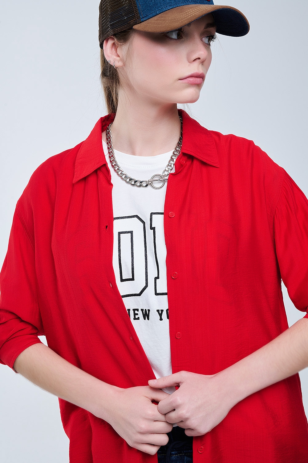 Ajuste relajado Camisa roja Mangas 3/4 y bajo alto Ajuste relajado Camisa roja Mangas 3/4 y bajo alto