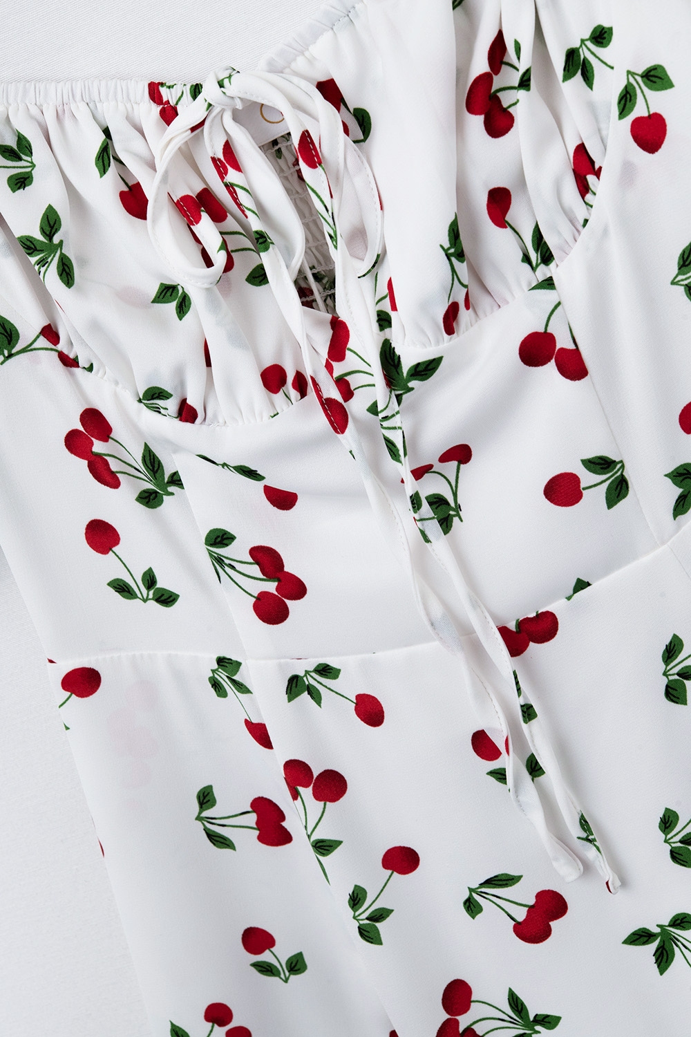 Vestido midi con estampado de cerezas y mangas abullonadas