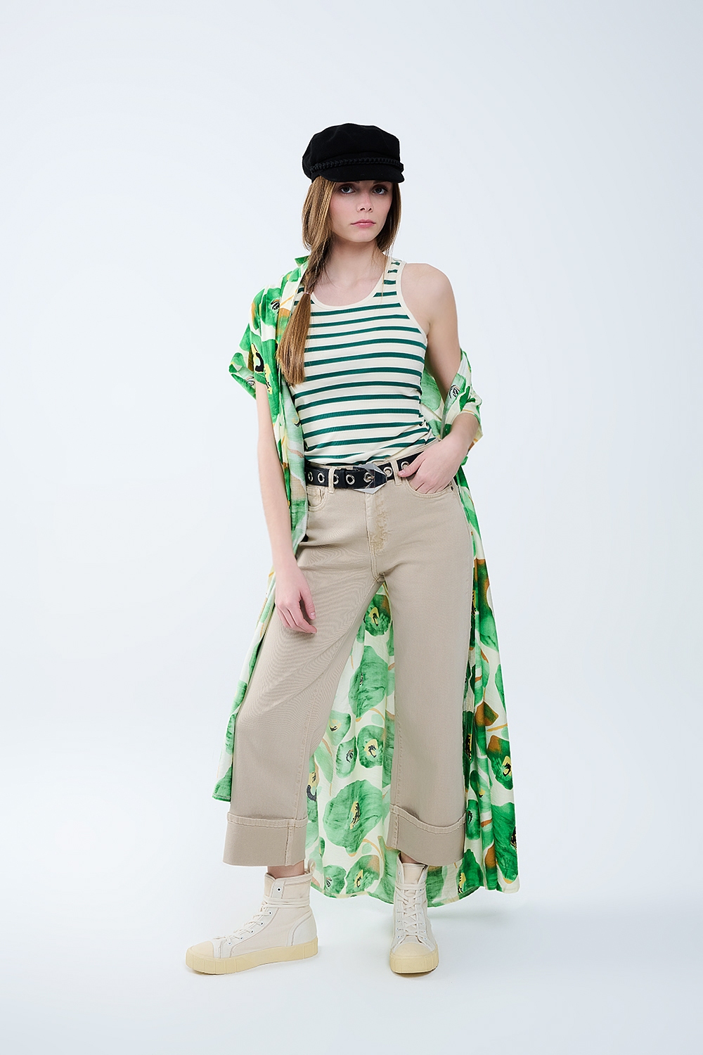Pantal&oacute;n en beige recto con bajo tobillero