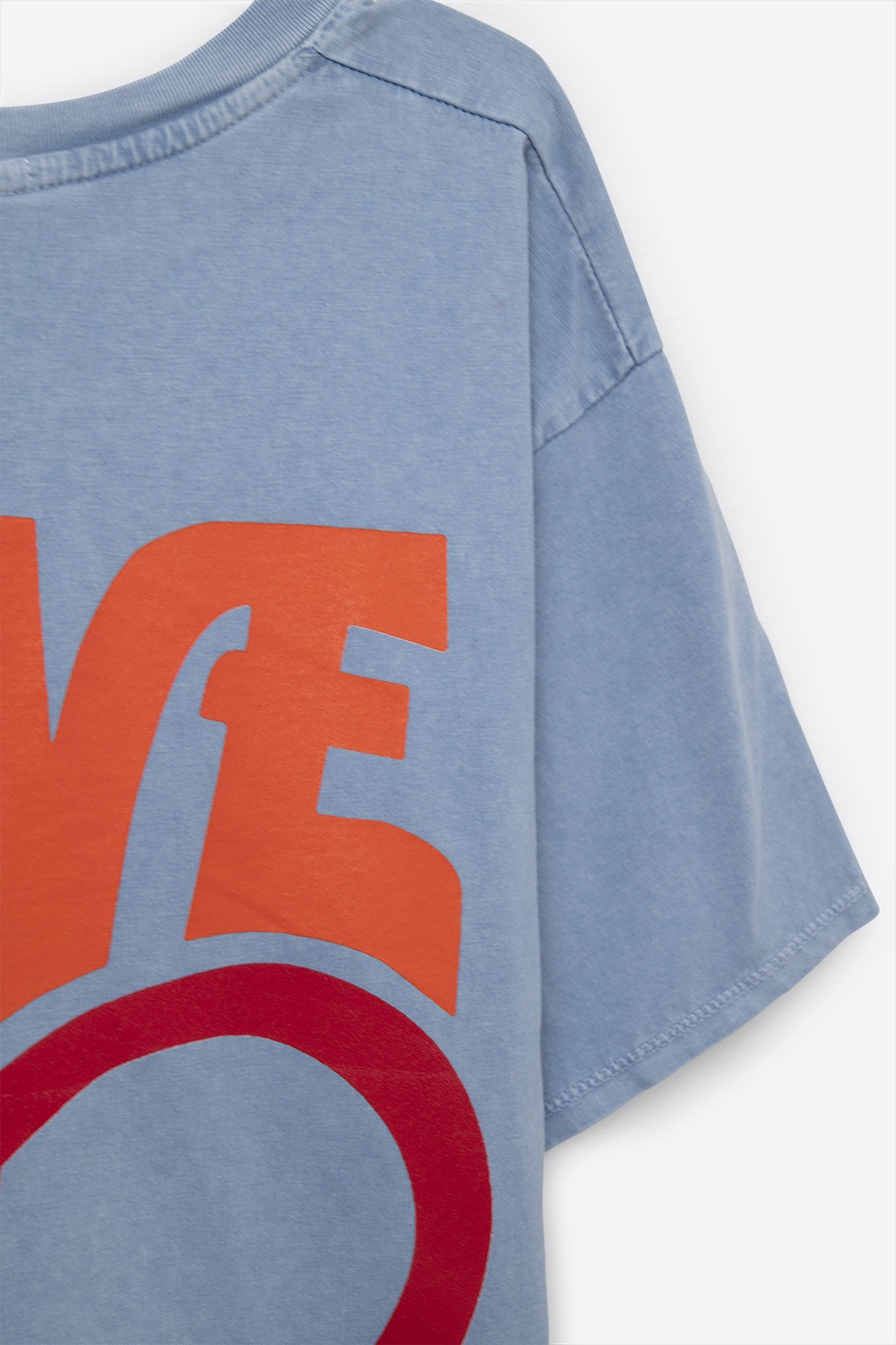 Camiseta azul made in italy con logo Love is Air y Coraz&oacute;n con Paz