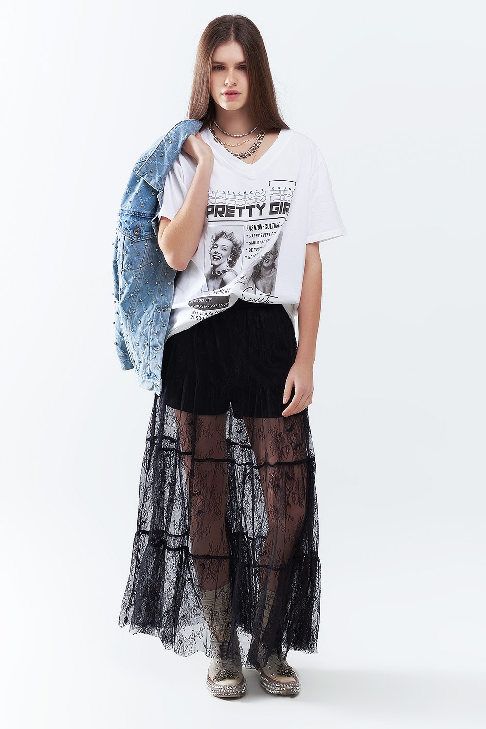 Maxi falda negra de encaje con estampado floral