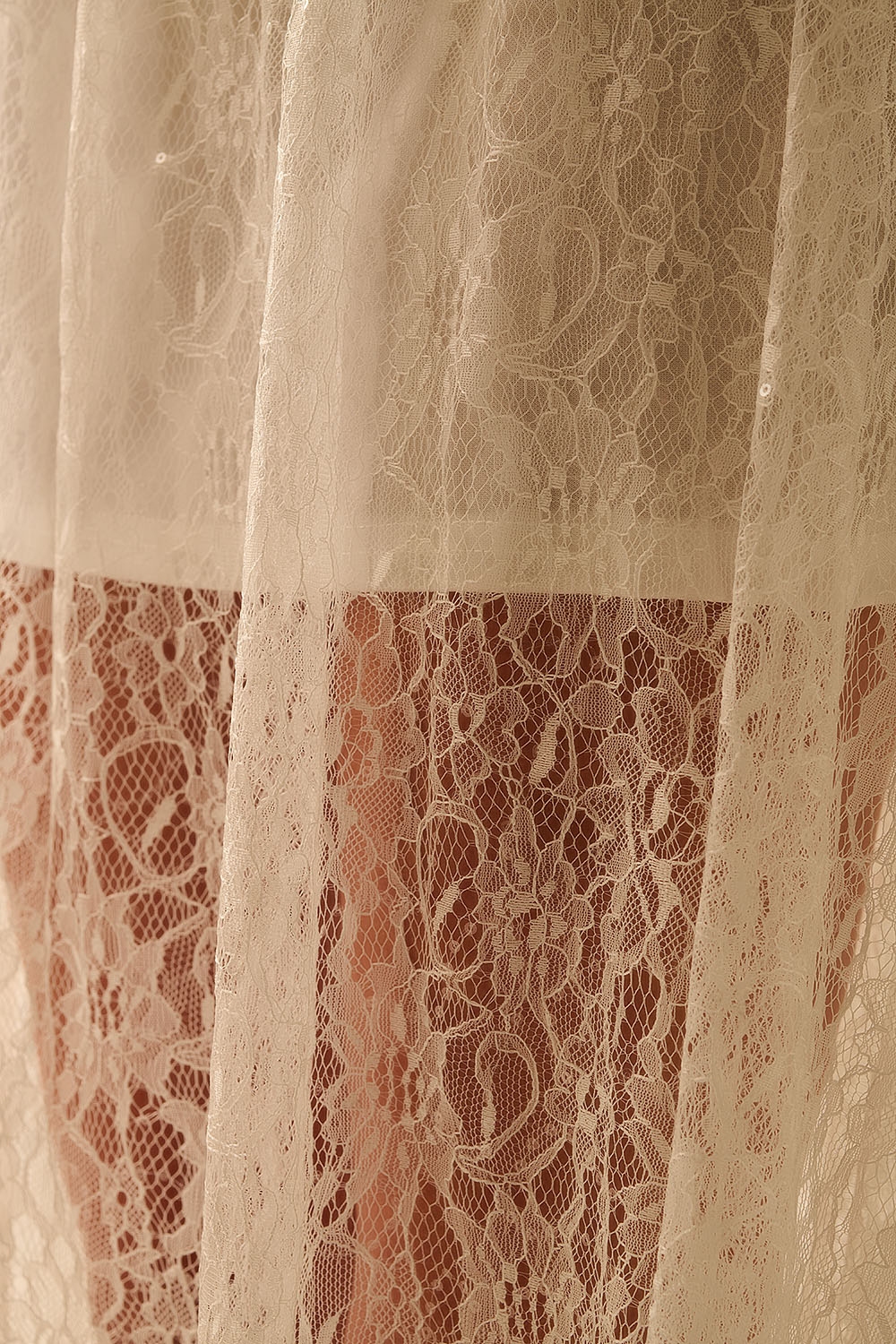 Maxi falda blanca de encaje con detalle de lentejuelas