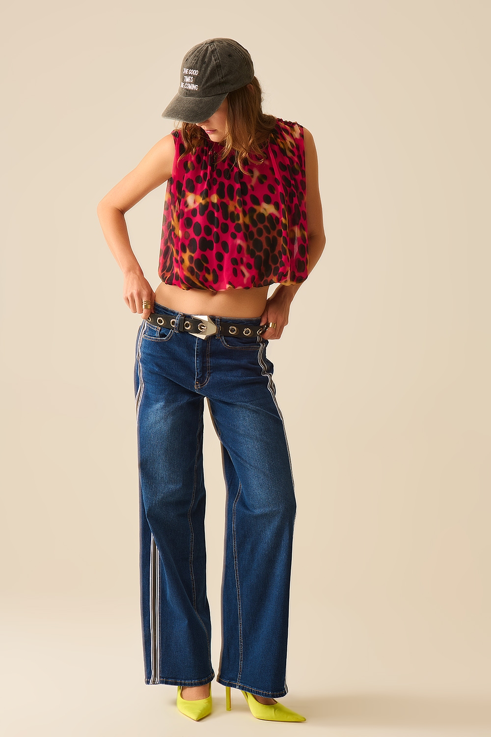Top plisado con estampado animal en rojo y negro
