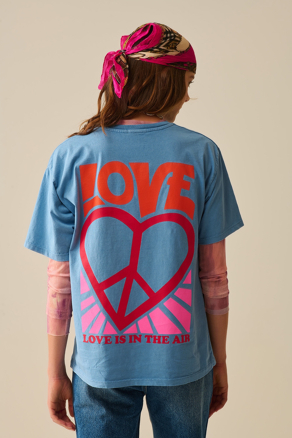 Camiseta azul made in italy con logo Love is Air y Coraz&oacute;n con Paz