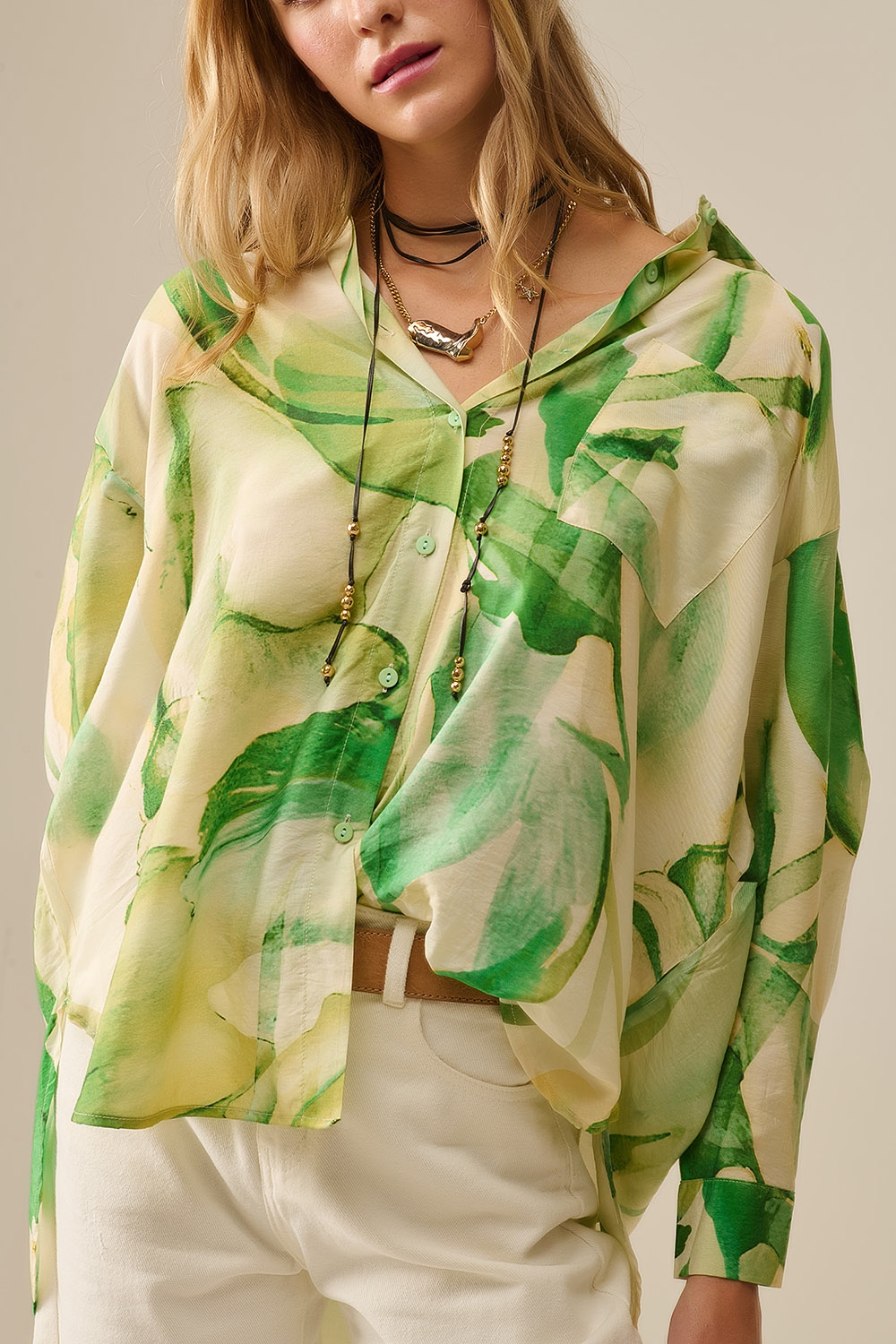Blusa abotonada con estampado de acuarela en verde Blusa abotonada con estampado de acuarela en verde