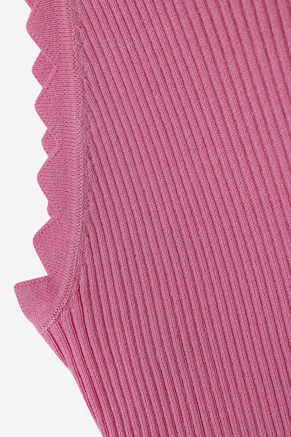Top rosa sin mangas con detalles de ondas Top rosa sin mangas con detalles de ondas