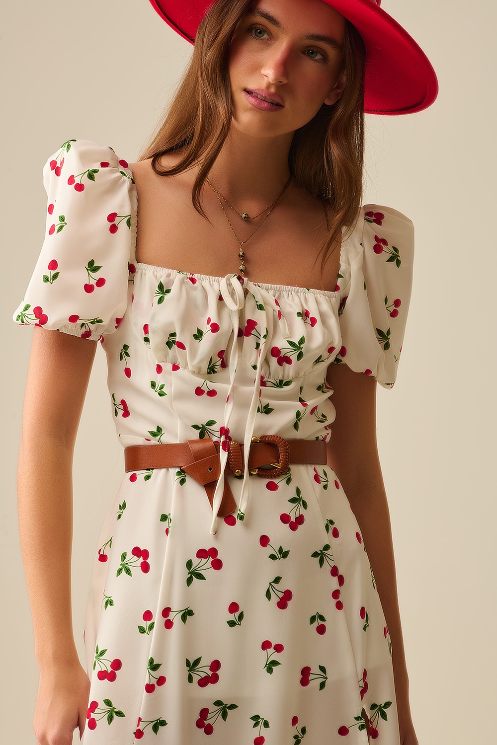 Vestido midi con estampado de cerezas y mangas abullonadas