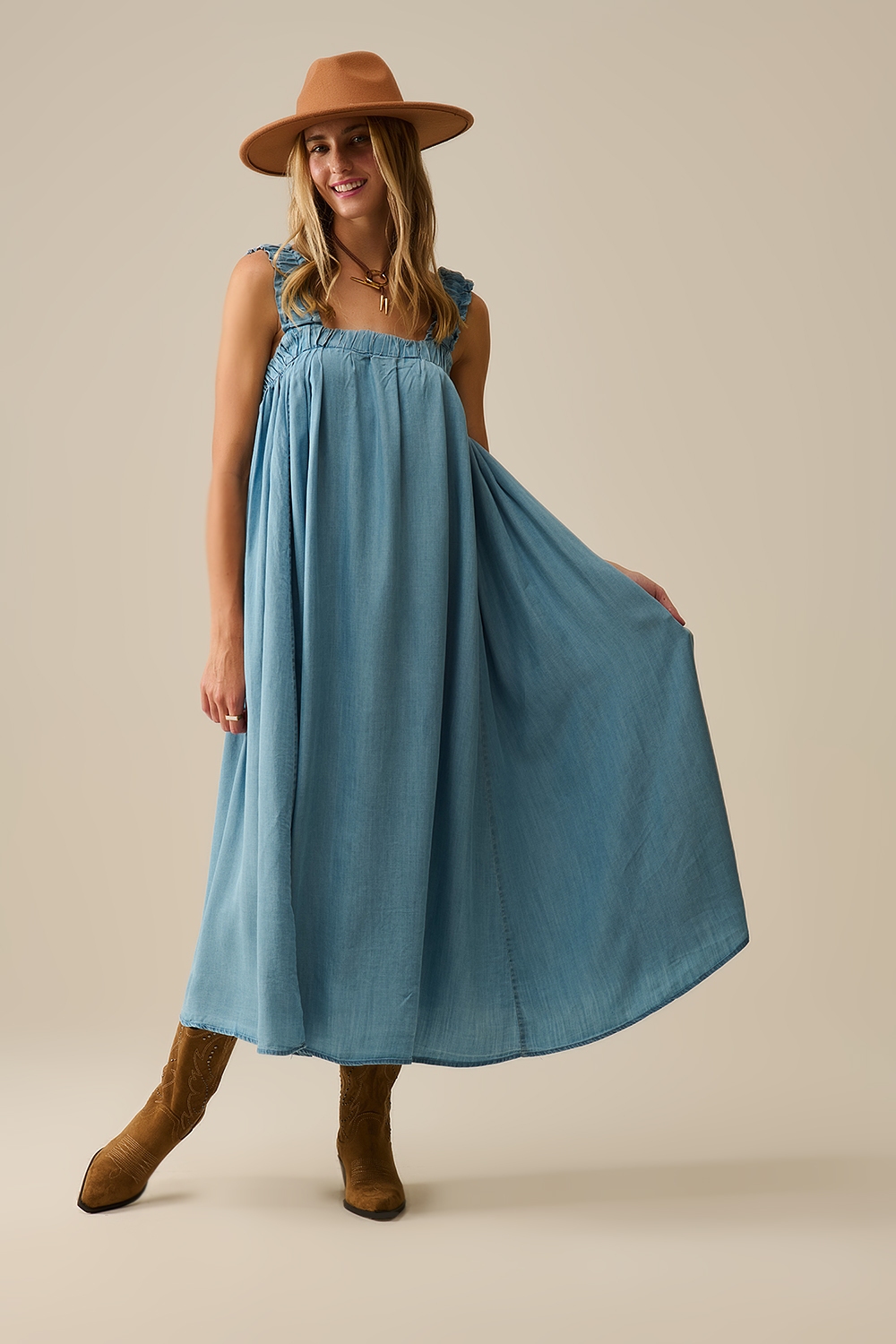 Maxivestido azul claro con tirantes de volantes en tejido de tencel Maxivestido azul claro con tirantes de volantes en tejido de tencel