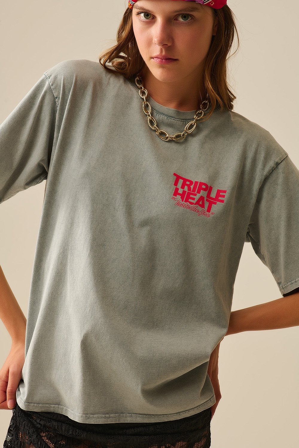 Camiseta relaxed fit gris lavada de manga corta TRIPLE HEAT LOGO