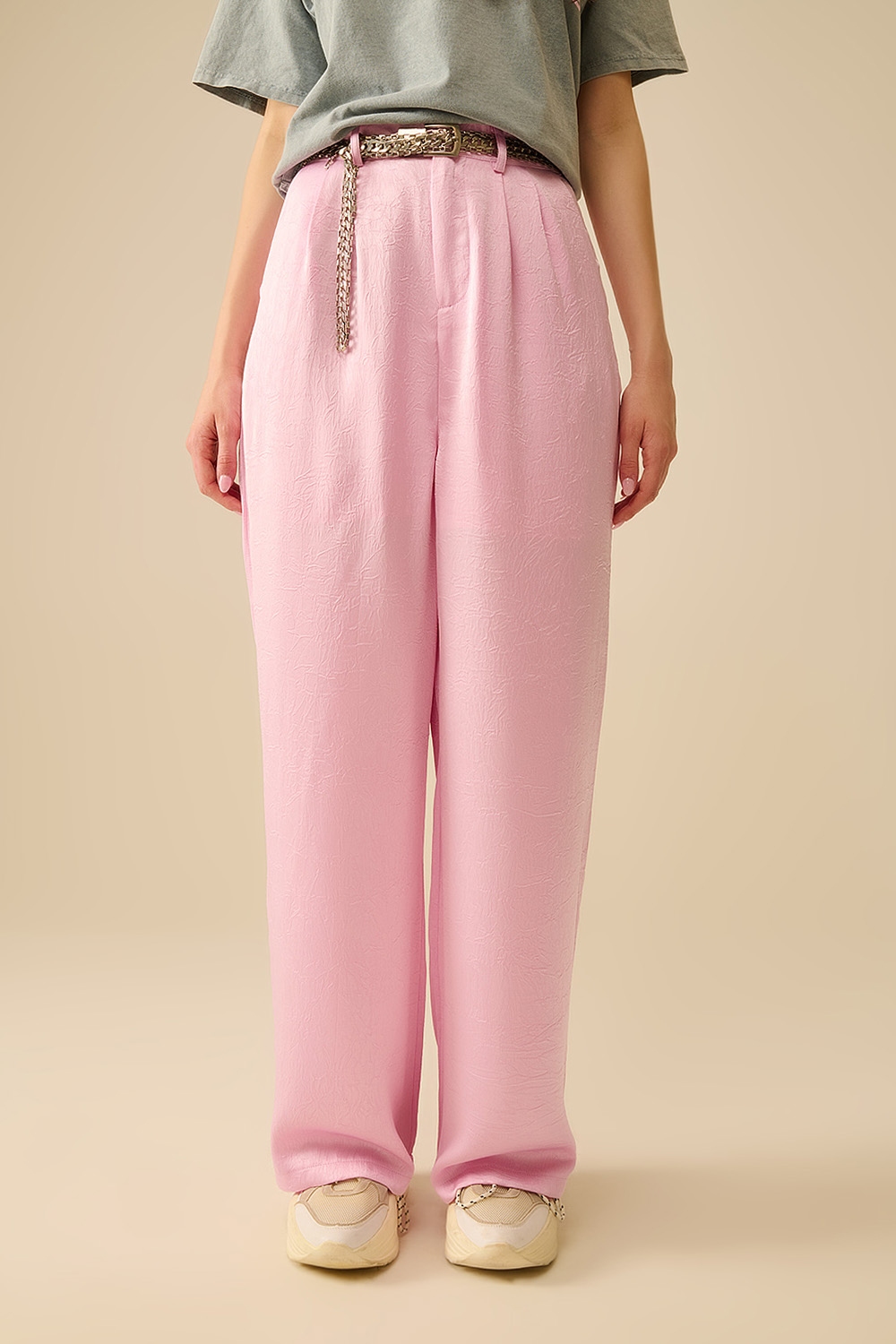 Pantalones de raso a medida con pernera ancha en rosa Pantalones de raso a medida con pernera ancha en rosa