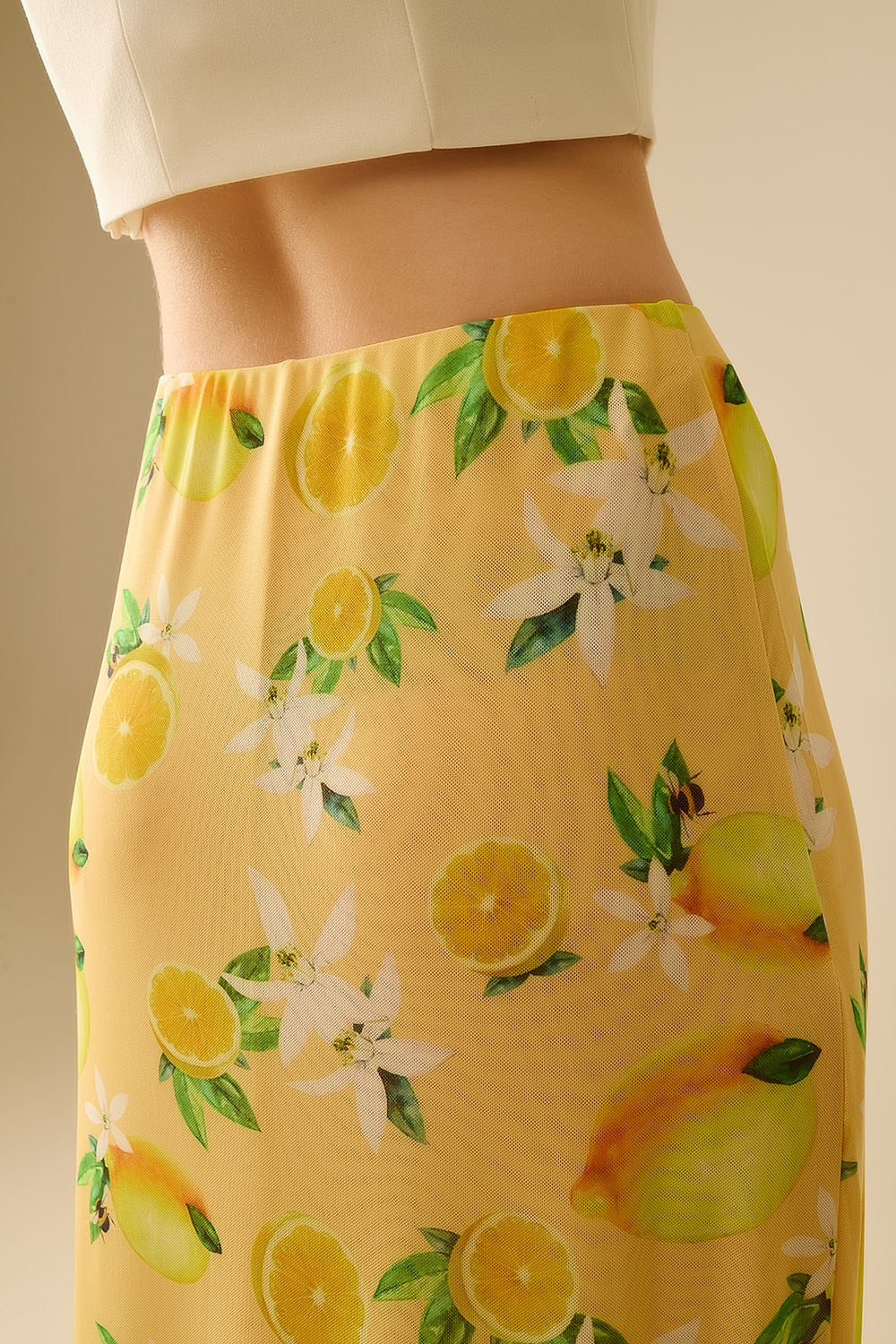 Amarillo Falda midi ajustada con estampado de limón en tejido de malla Amarillo Falda midi ajustada con estampado de limón en tejido de malla