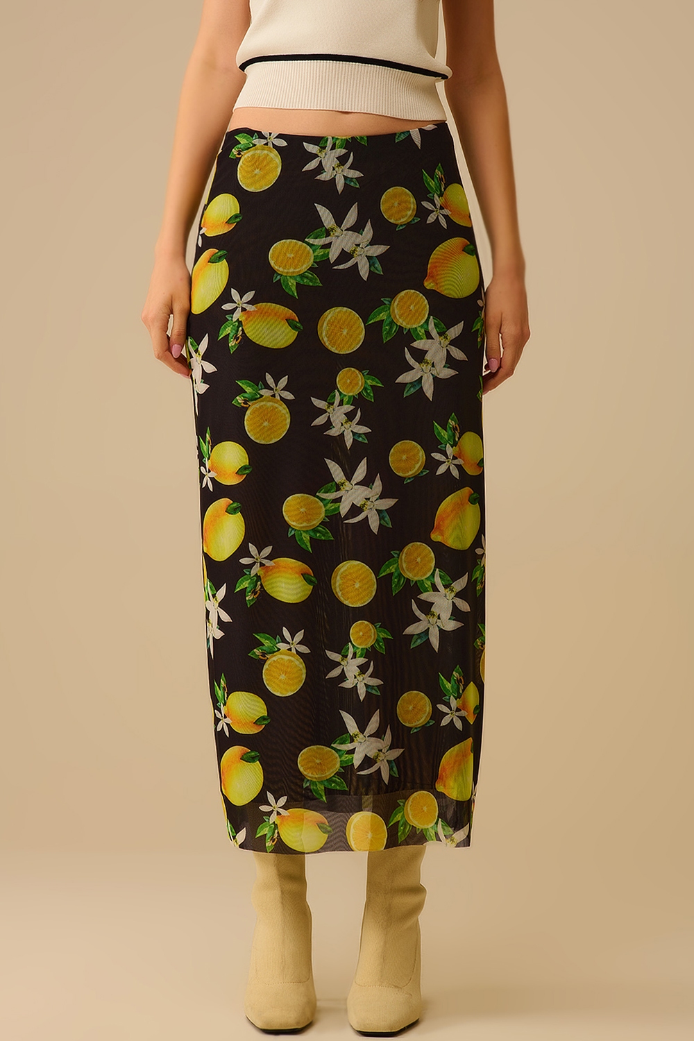 Falda midi negra ajustada con estampado de limón en tejido de malla Falda midi negra ajustada con estampado de limón en tejido de malla
