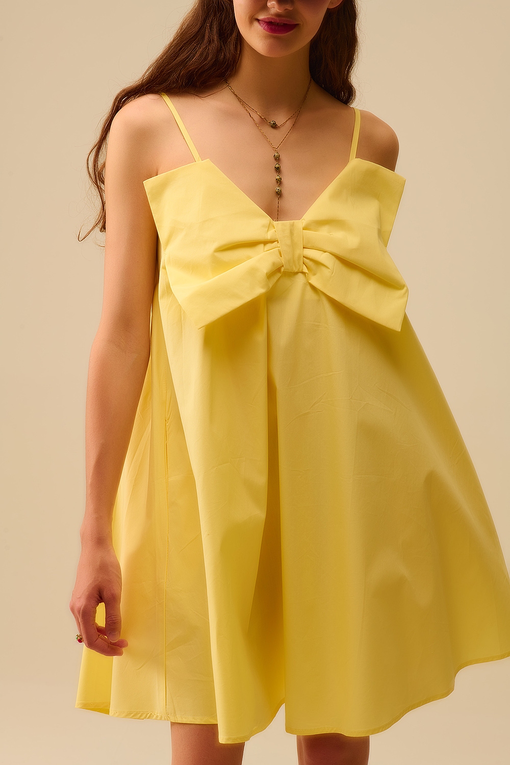 Minivestido de popelín amarillo con detalle de gran lazo Minivestido de popelín amarillo con detalle de gran lazo