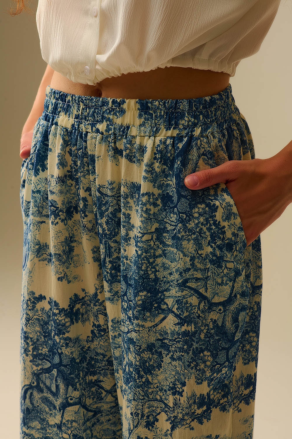 Pantal&oacute;n fluido estampado Toile de Jouy con cintura el&aacute;stica