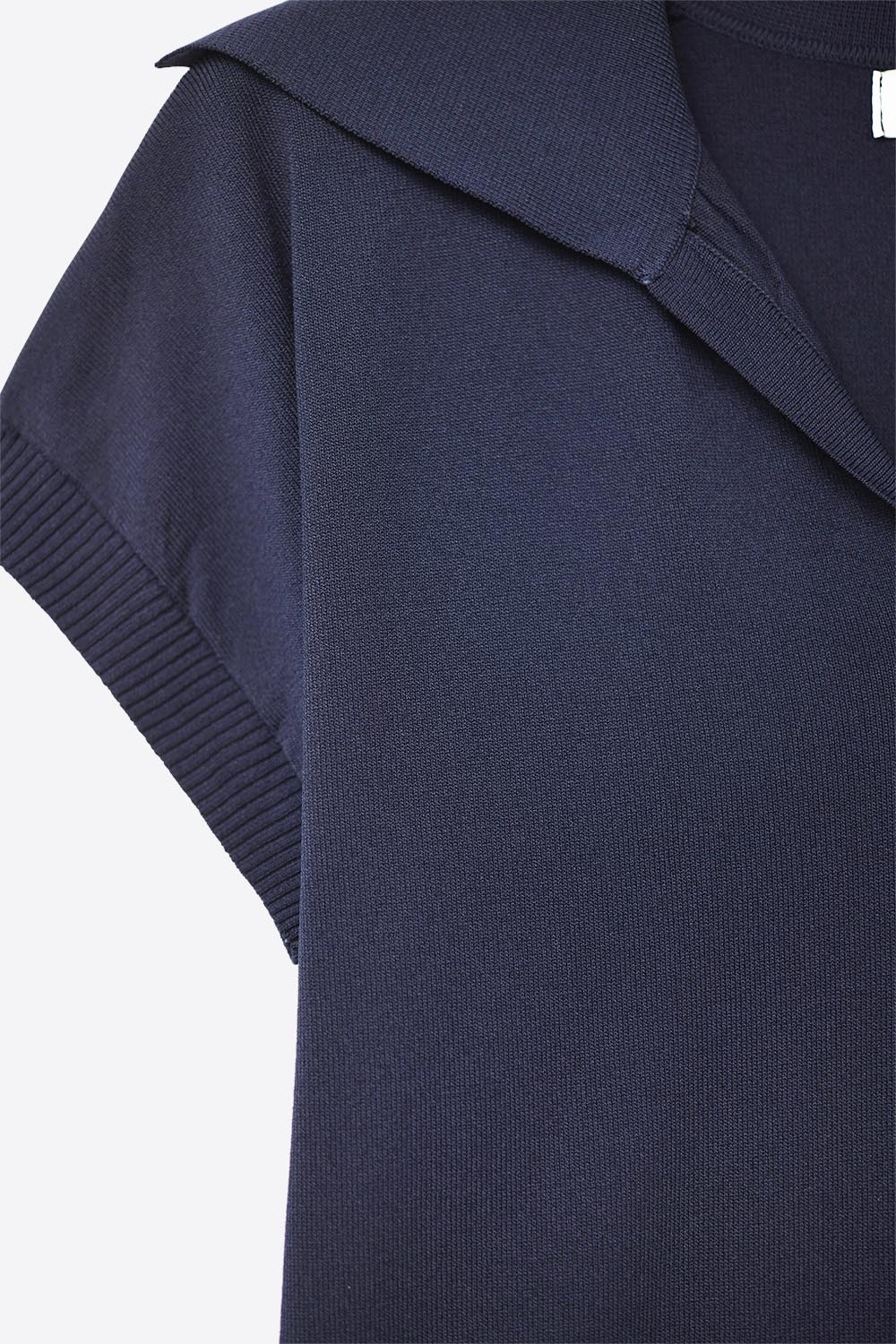 Polo de punto fino de manga corta en azul marino