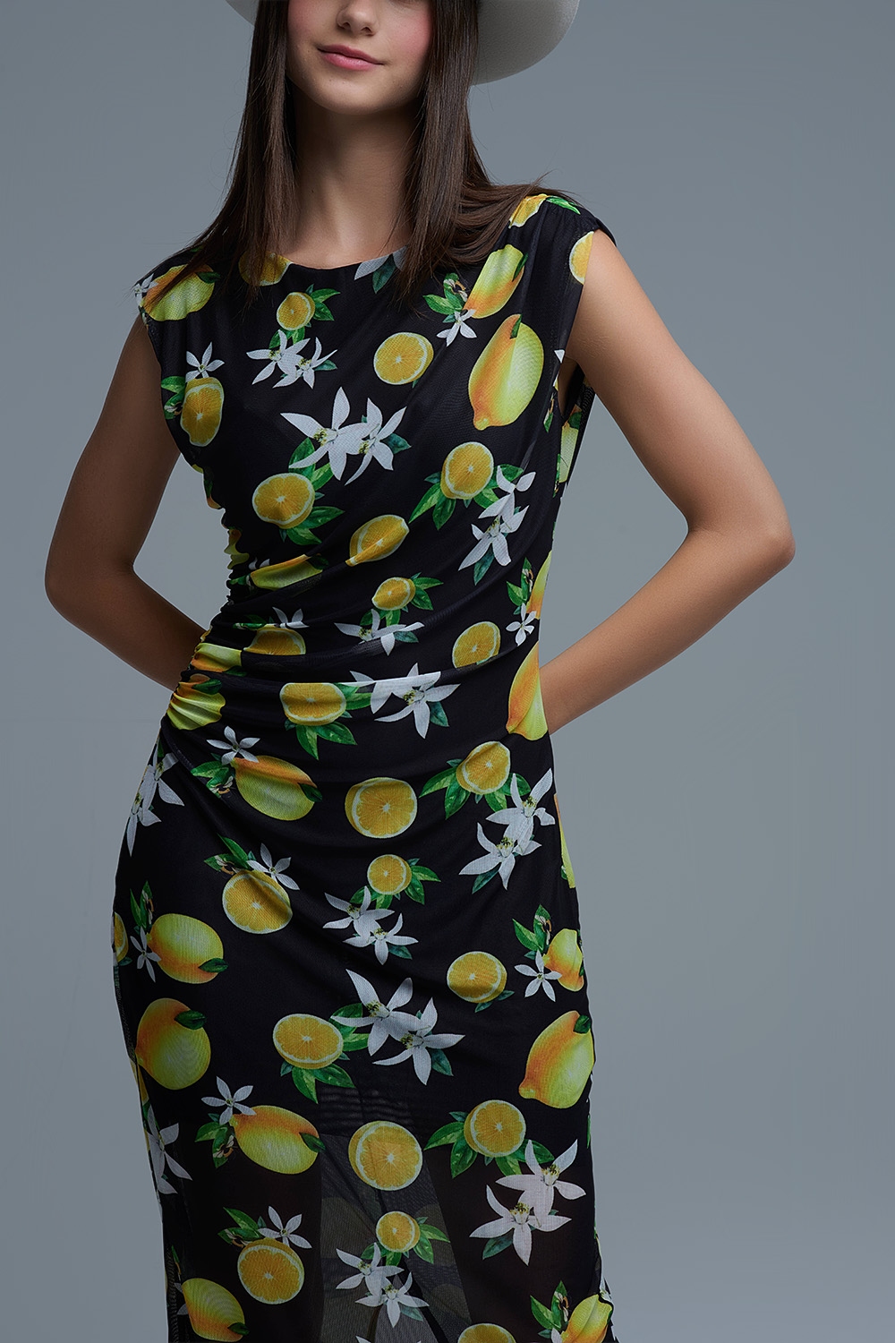 Maxi Vestido de Tul Negro con Rizo Lateral en Estampado Amarillo Limón Maxi Vestido de Tul Negro con Rizo Lateral en Estampado Amarillo Limón