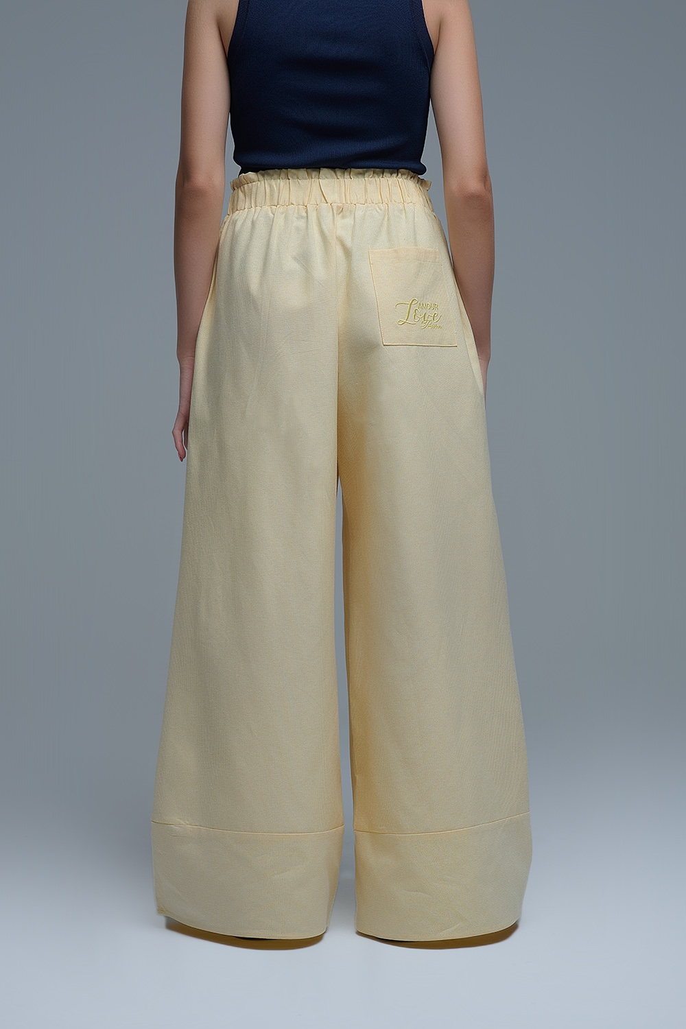 Pantal&oacute;n palazzo amarillo a rayas con pernera extra ancha