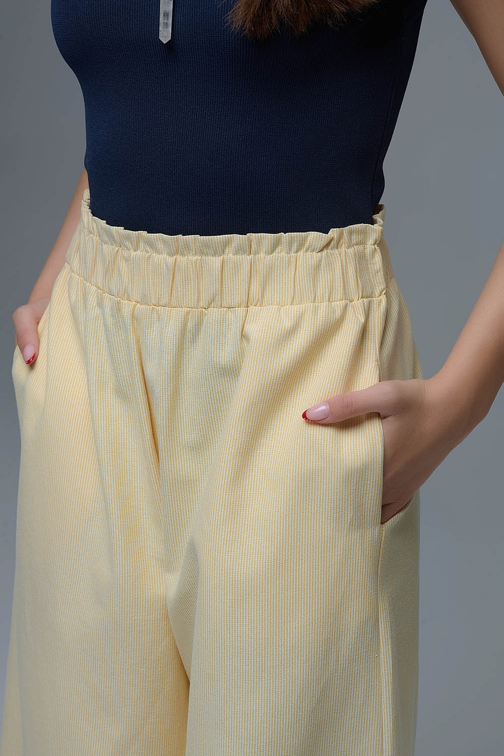 Pantal&oacute;n palazzo amarillo a rayas con pernera extra ancha