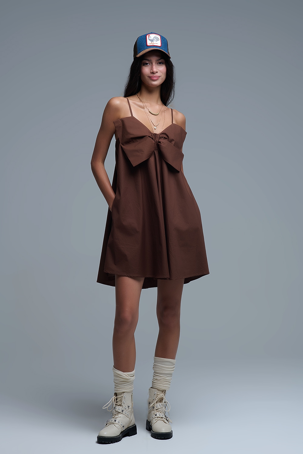 Minivestido de popelina marrón con detalle de gran lazo Minivestido de popelina marrón con detalle de gran lazo