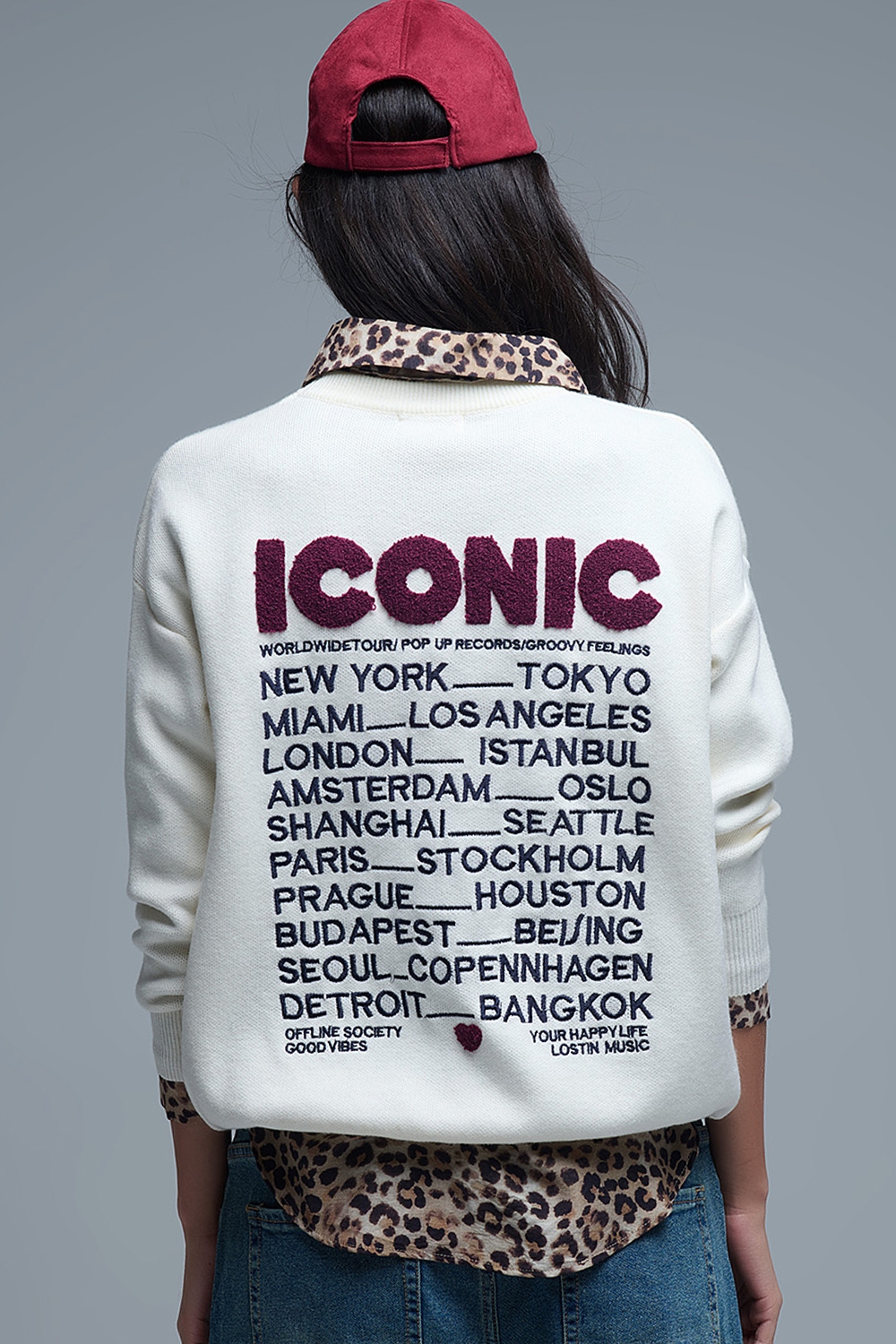 Jersey ICONIC bordado con estampado Global Tour en la espalda en color crema