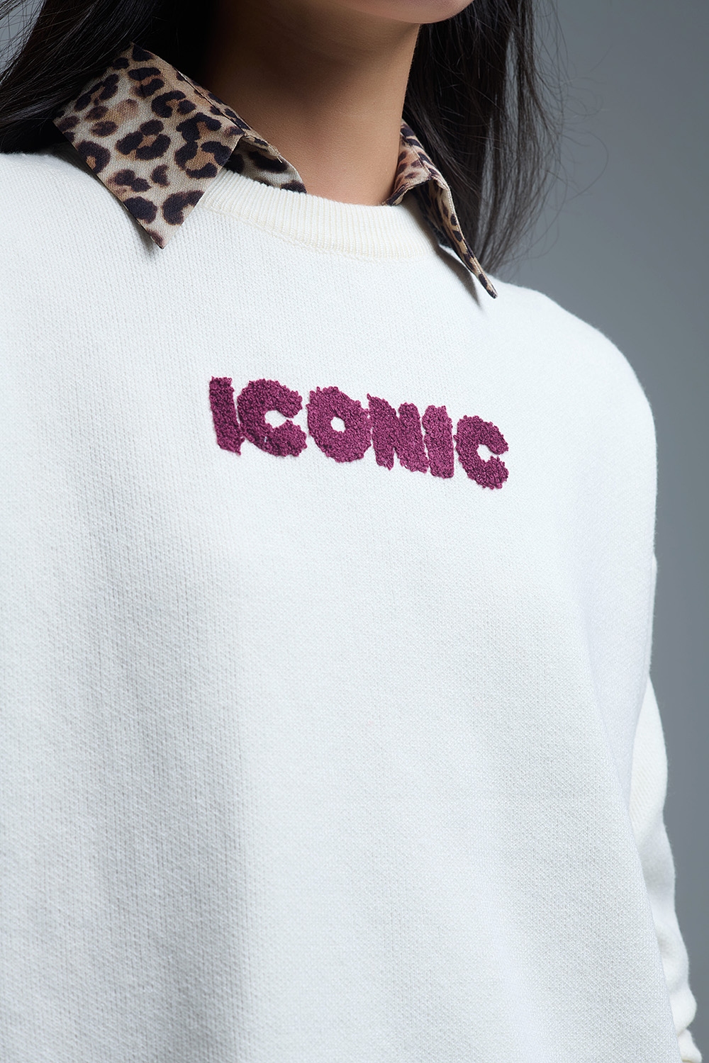 Jersey ICONIC bordado con estampado Global Tour en la espalda en color crema
