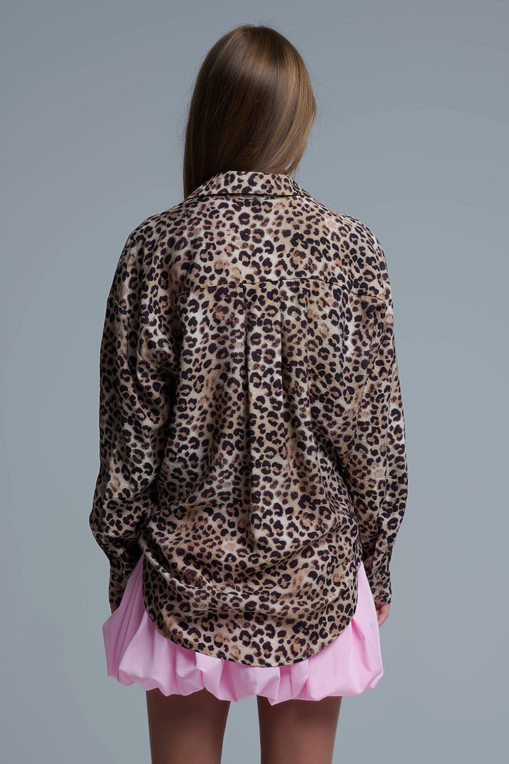 Camisa abotonada oversize con estampado de leopardo Camisa abotonada oversize con estampado de leopardo