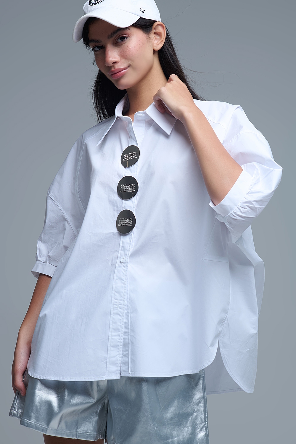Camisa relajada de popelina de manga 3/4 con detalle de botones en blanco