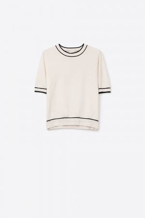 Jersey blanco de manga corta con detalle de líneas negras