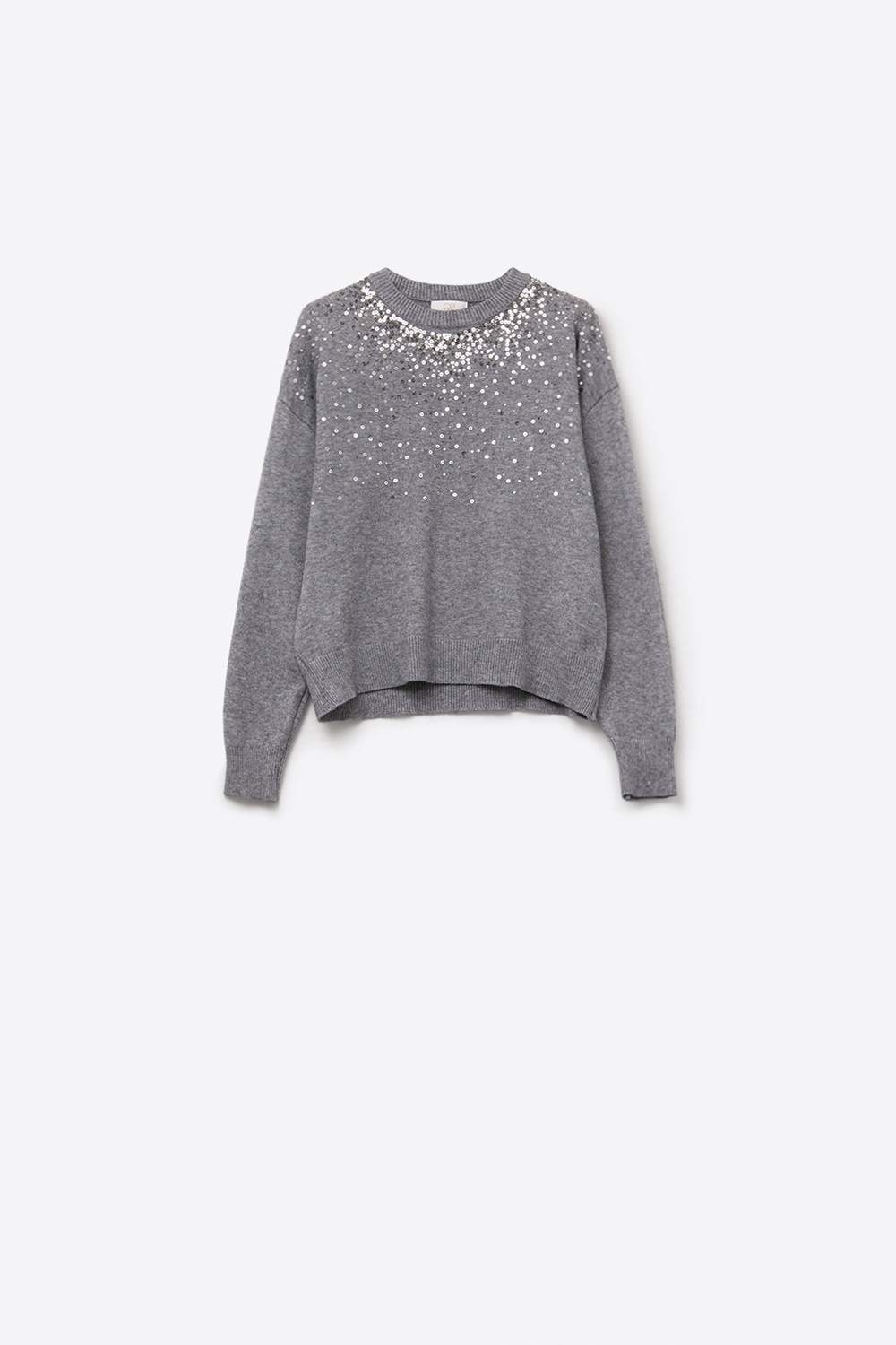 Jersey de punto suave gris adornado con lentejuelas en la parte delantera