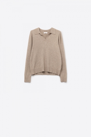 Cuello polo tejido beige con escote en V sin tapeta de botones