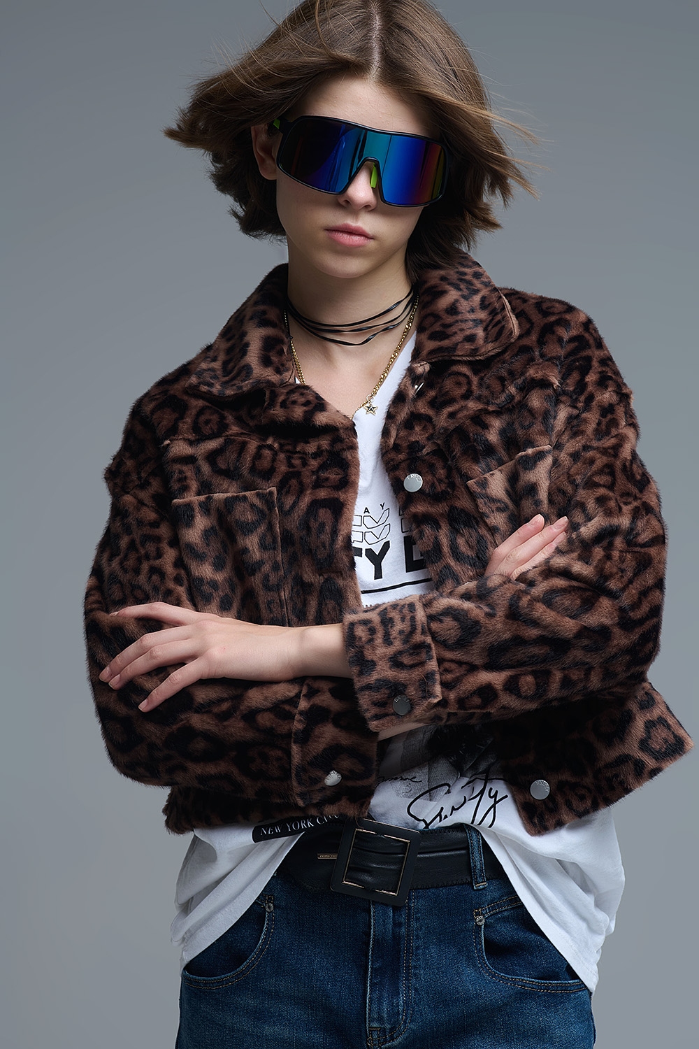 Chaqueta abotonada de felpa sint&eacute;tica con atrevido estampado de leopardo
