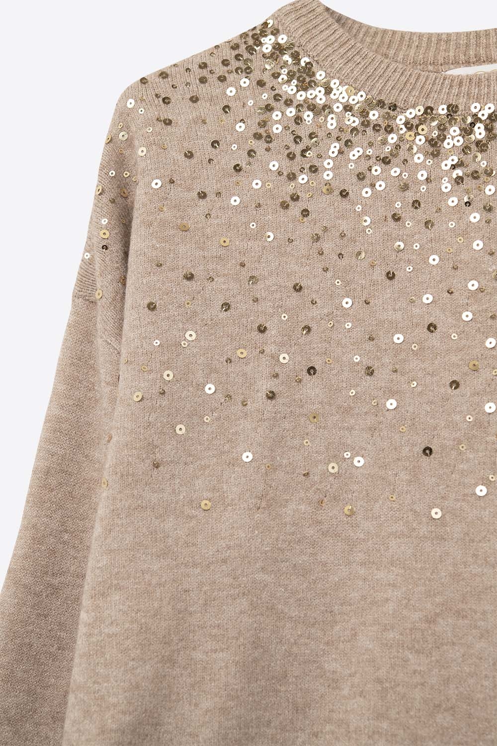 Jersey de punto suave beige adornado con lentejuelas en la parte delantera