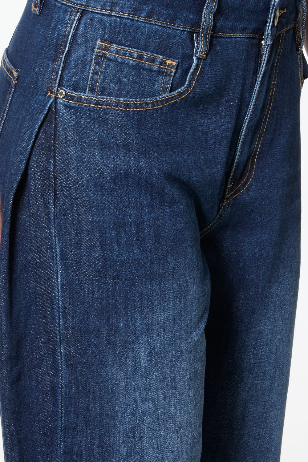 Vaqueros de pierna ancha con detalle de pinzas laterales en azul oscuro Vaqueros de pierna ancha con detalle de pinzas laterales en azul oscuro