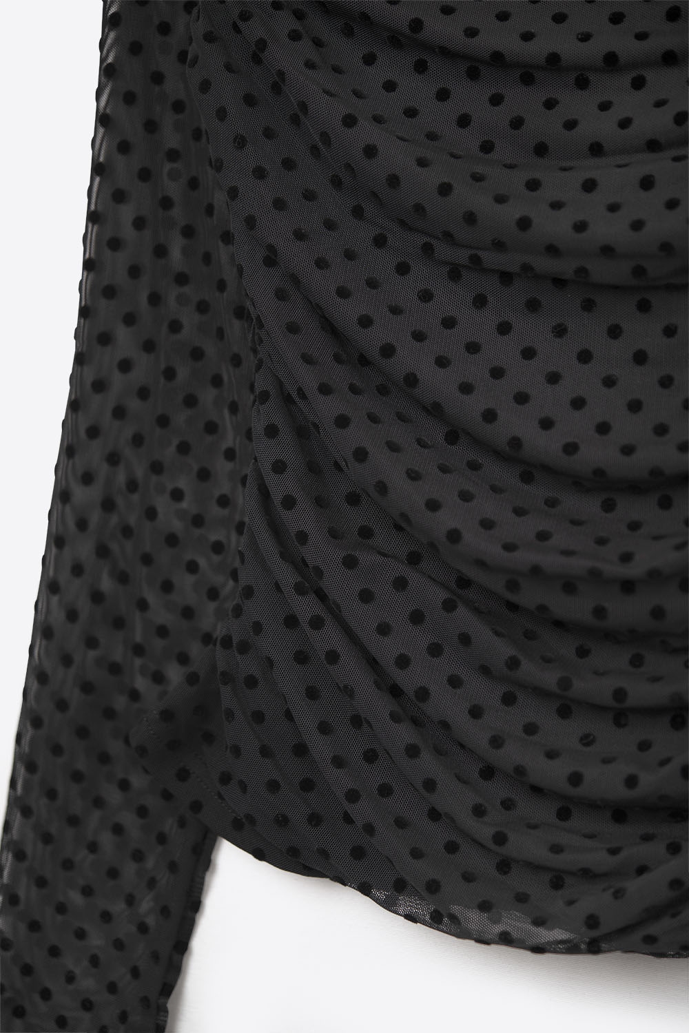 Top negro de lunares transparentes