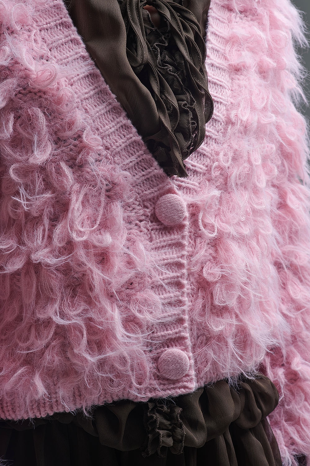 Chaqueta de punto mullida estilo shag en rosa Chaqueta de punto mullida estilo shag en rosa