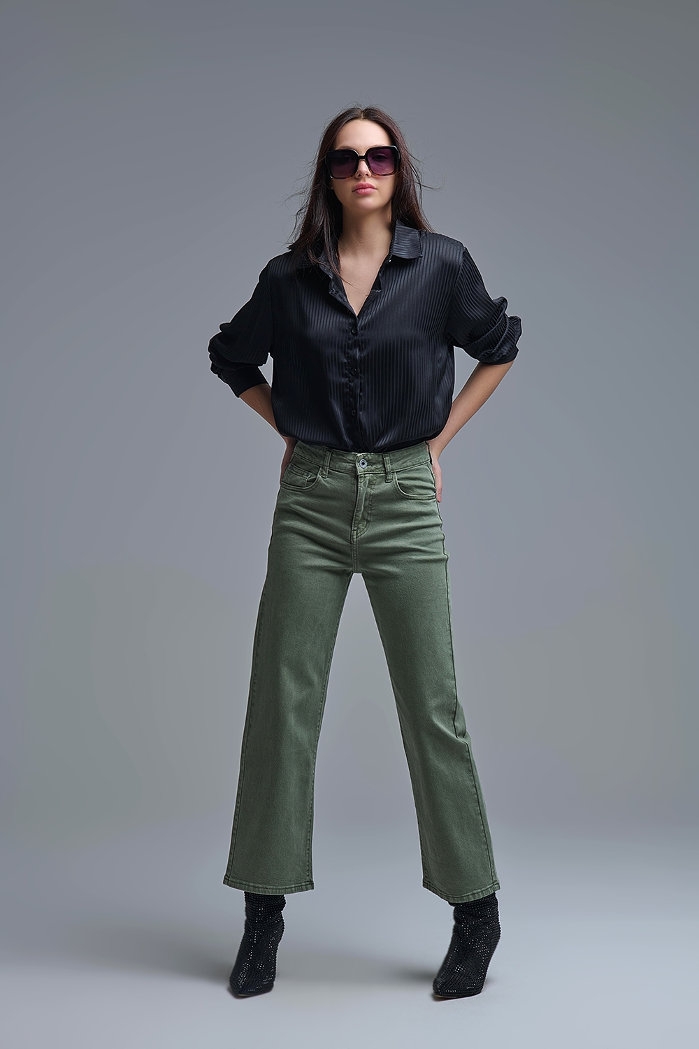 Elegante Camisa de Raso a Rayas Negras