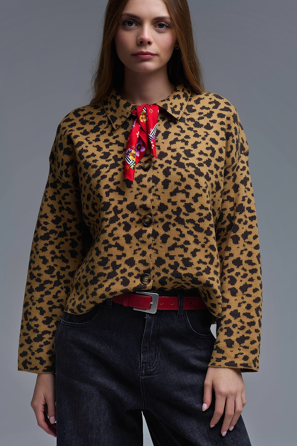 Chaqueta relajada con estampado de guepardo y cuello de polo Chaqueta relajada con estampado de guepardo y cuello de polo
